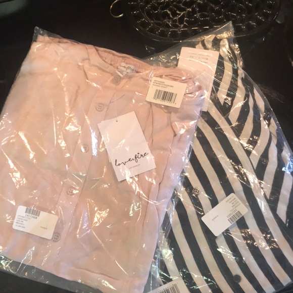 🏵LOVE FIRE BUTTON FRONT FLUTTER-SLEEVE DRESSES 👗 - Picture 3 of 8